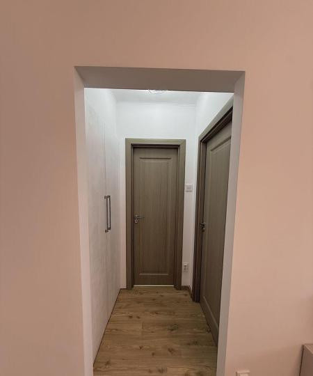 Apartament - 2 camere - semidecomandat - Mihai Bravu 