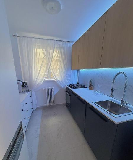 Apartament - 2 camere - semidecomandat - Mihai Bravu 