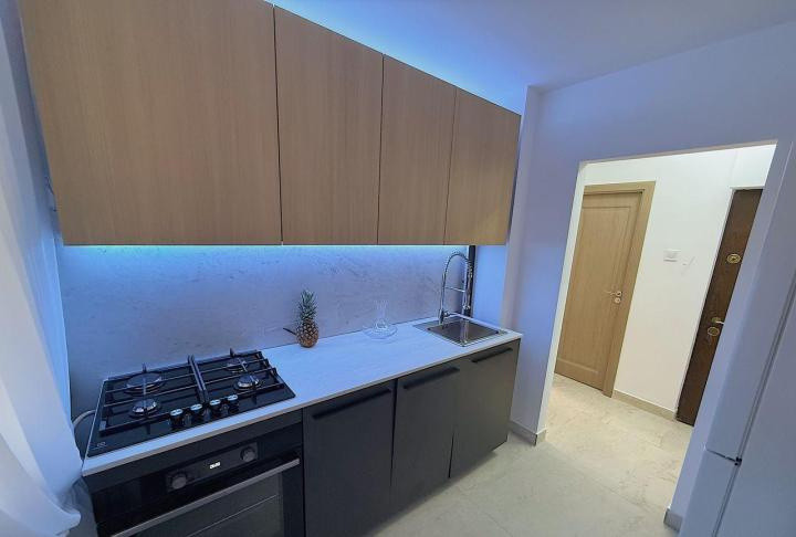 Apartament - 2 camere - semidecomandat - Mihai Bravu 