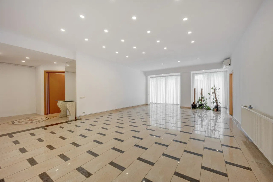 Apartament - 4 camere- parcare subterna- zona Primăverii