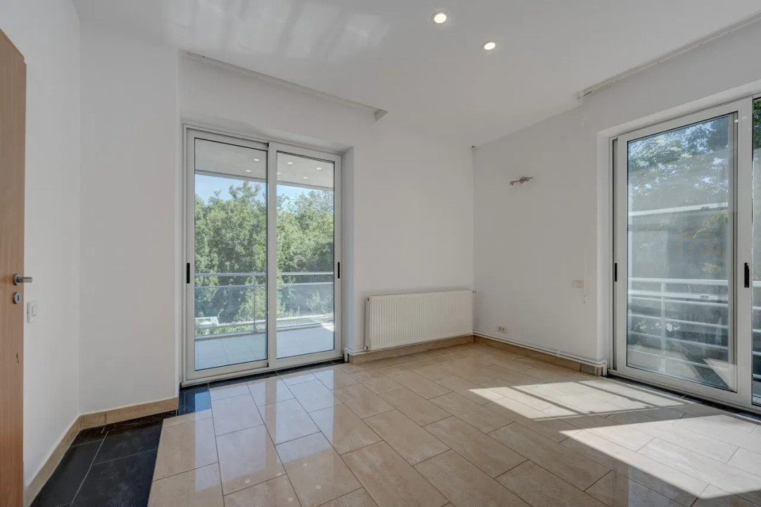 Apartament - 4 camere- parcare subterna- zona Primăverii