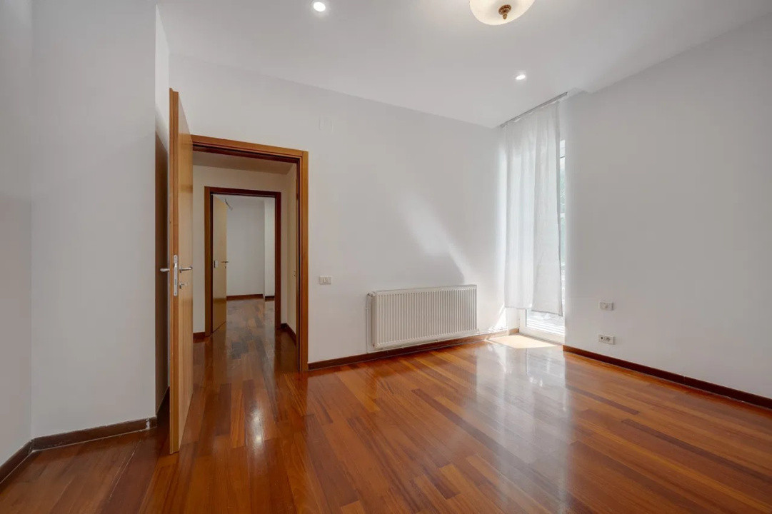 Apartament - 4 camere- parcare subterna- zona Primăverii