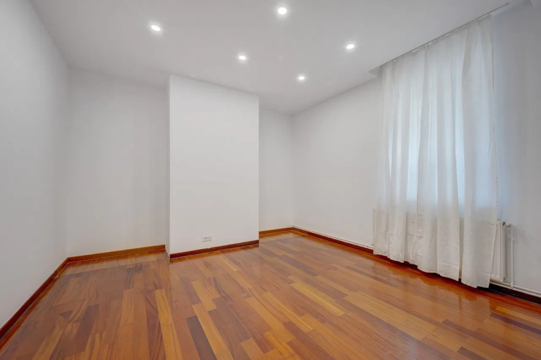 Apartament - 4 camere- parcare subterna- zona Primăverii