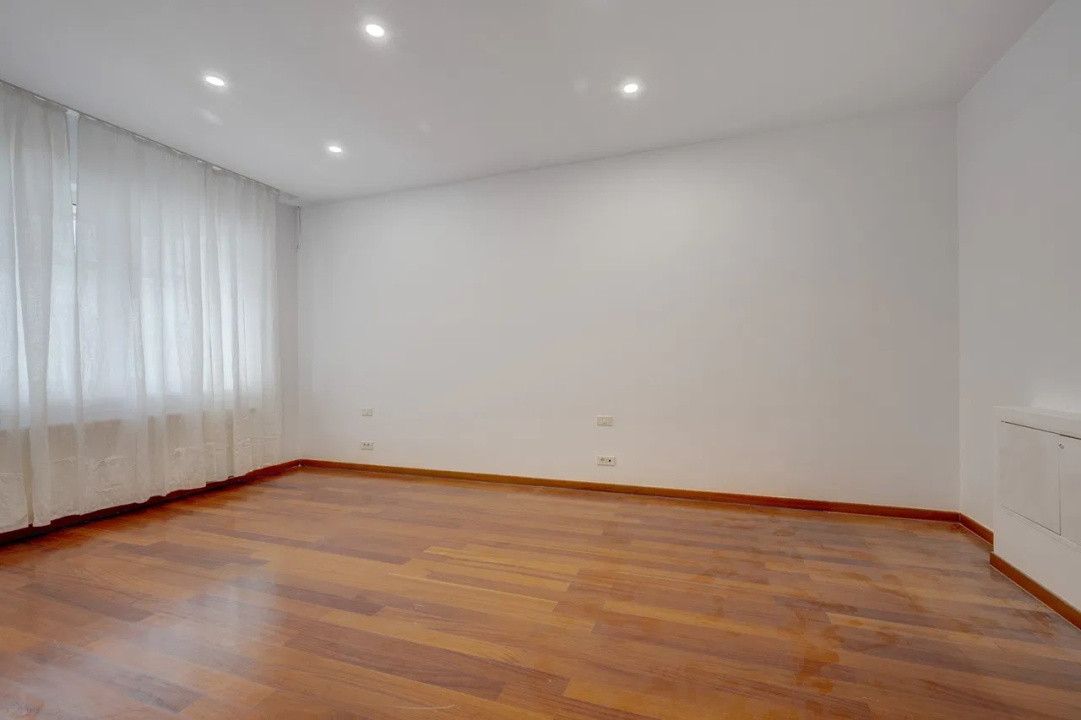 Apartament - 4 camere- parcare subterna- zona Primăverii