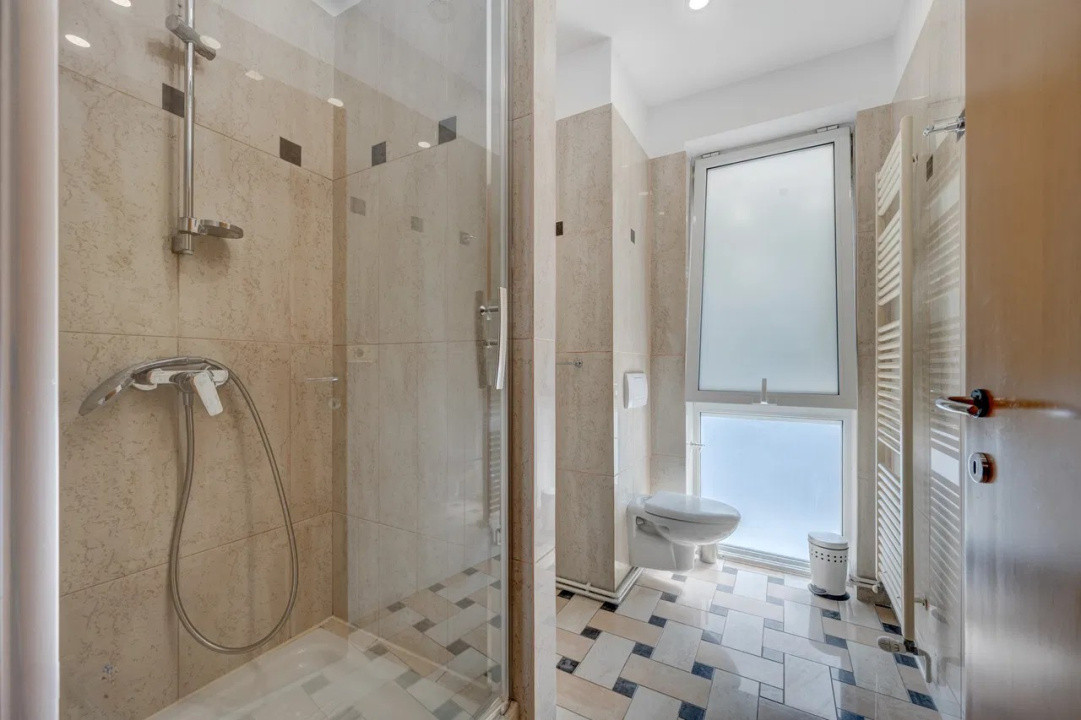 Apartament - 4 camere- parcare subterna- zona Primăverii