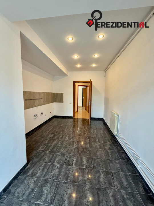 Apartament - 4 camere-3 bai- parcare subterna- zona Primăverii