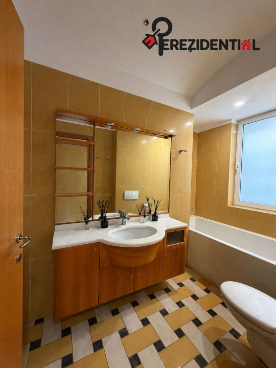 Apartament - 4 camere-3 bai- parcare subterna- zona Primăverii