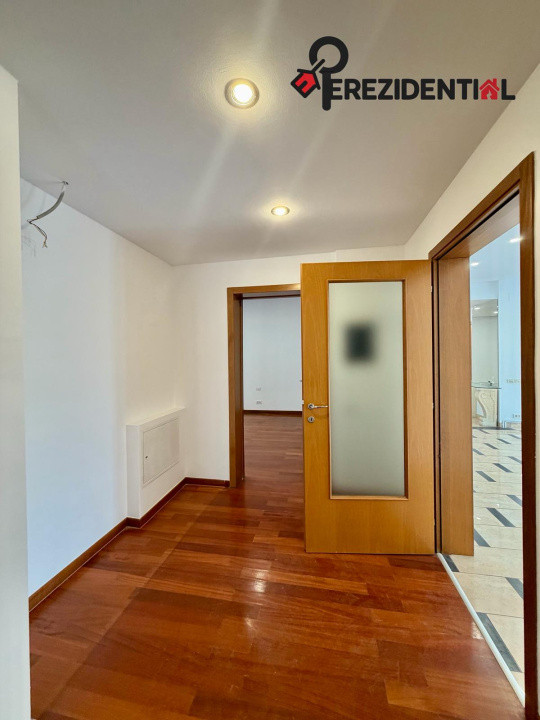 Apartament - 4 camere-3 bai- parcare subterna- zona Primăverii