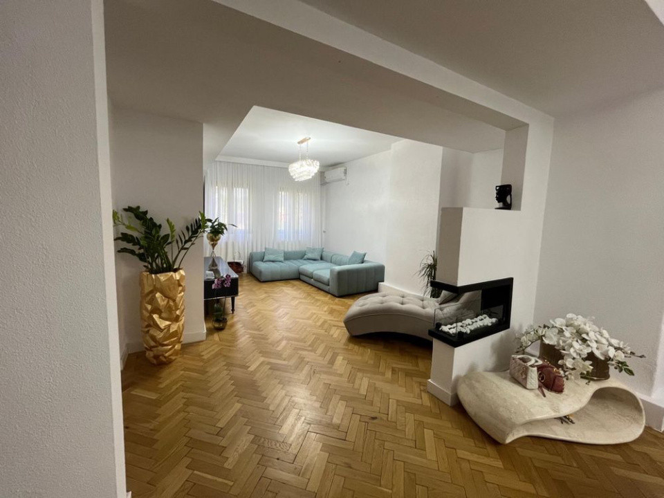 Apartament 4 camere decomandat - zona Capitale