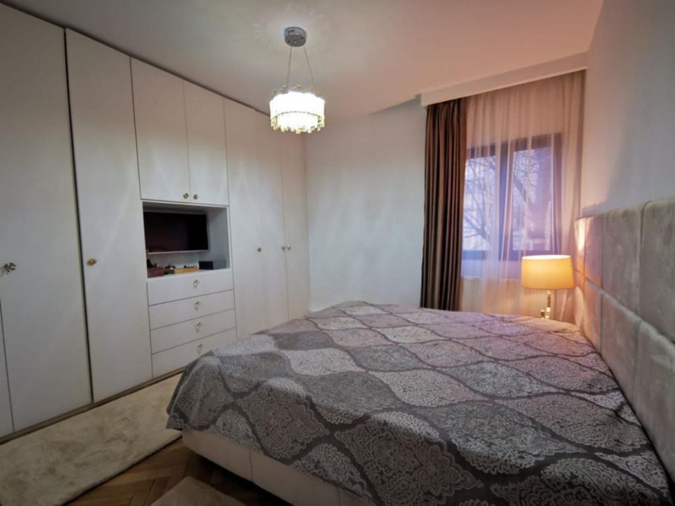 Apartament 4 camere decomandat - zona Capitale