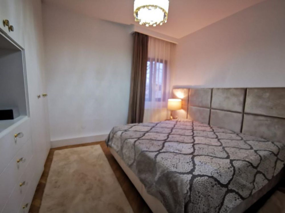 Apartament 4 camere decomandat - zona Capitale