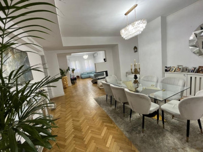Apartament 4 camere decomandat - zona Capitale
