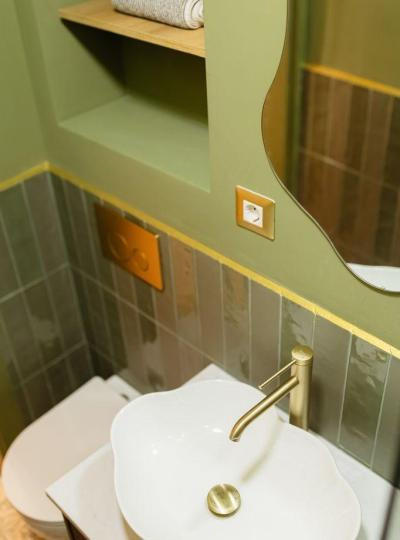 Apartament -4 camere - semidecomandat - Sos Pantelimon 