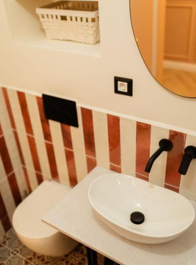 Apartament -4 camere - semidecomandat - Sos Pantelimon 