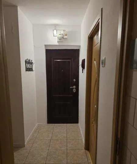 Apartament - 2 camere - decomandat - Tineretului 