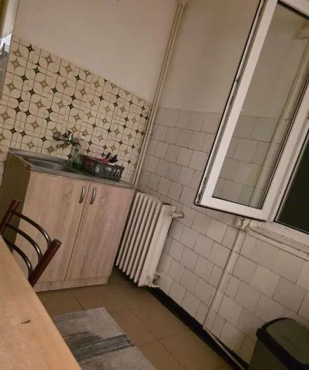 Apartament - 2 camere - decomandat - Tineretului 