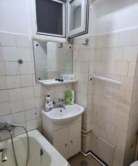 Apartament - 2 camere - decomandat - Tineretului 