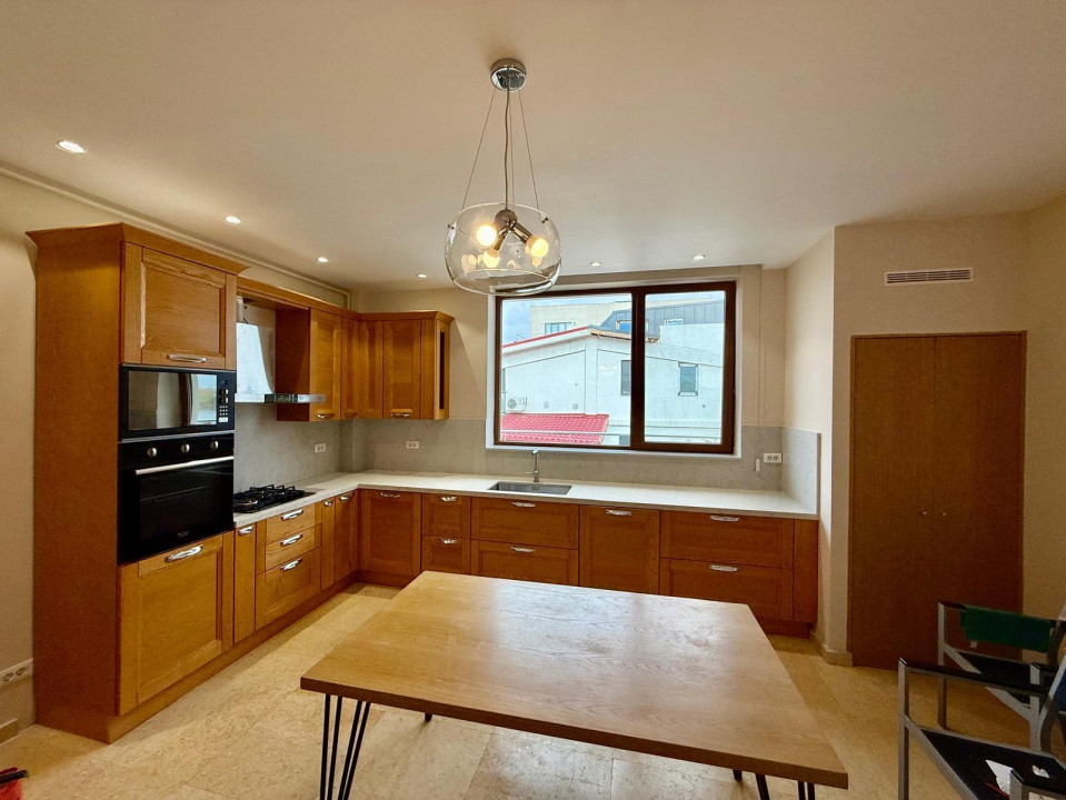 Apartament premium de închiriat – Barbu Văcărescu - Vedere către lac