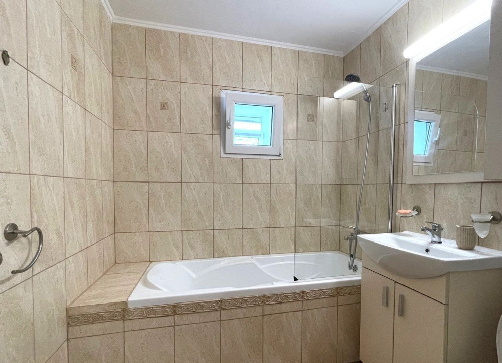 Apartament 2 camere - decomandat -zona Victoriei