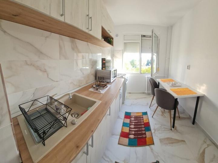 Apartament - 2 camere - semidecomandat - Theodor Pallady 