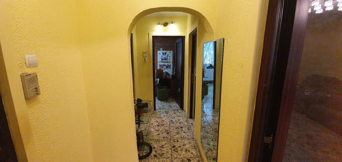 Apartament 2 camere decomandat la P/4 zona Titan cu loc de parcare