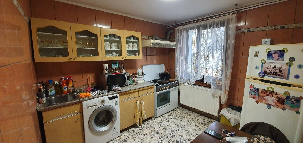 Apartament 2 camere decomandat la P/4 zona Titan cu loc de parcare