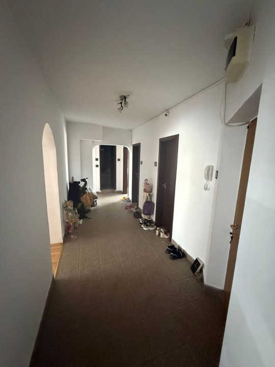 Apartament 3 camere-decomandat-zona Calea Calarasilor