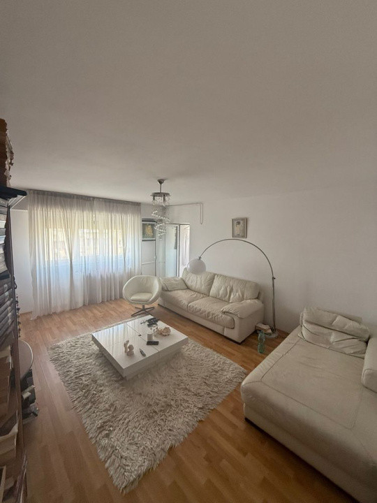 Apartament 3 camere-decomandat-zona Calea Calarasilor