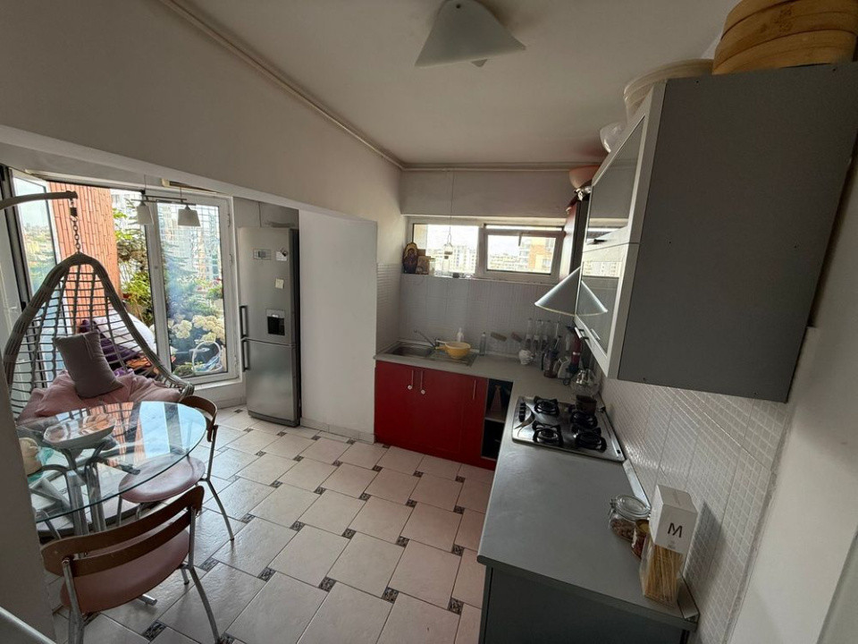 Apartament 3 camere-decomandat-zona Calea Calarasilor