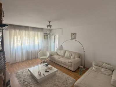 Apartament 3 camere-decomandat-zona Calea Calarasilor