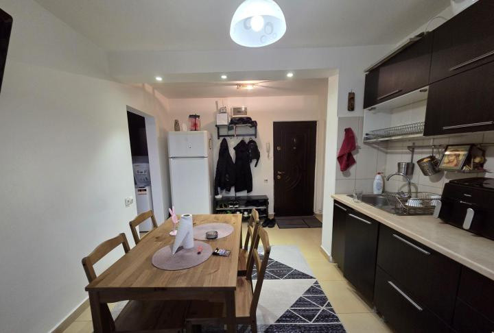 Apartament - 2 camere - decomandat - Titan 