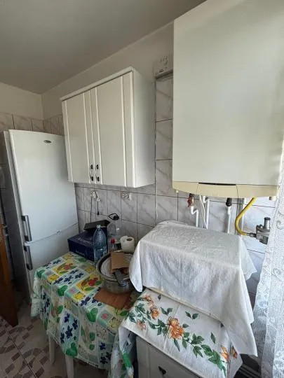 Apartament - 3 camere - semidecomandat -Constantin Brancoveanu 