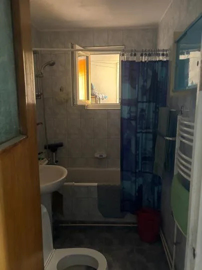 Apartament - 3 camere - semidecomandat -Constantin Brancoveanu 