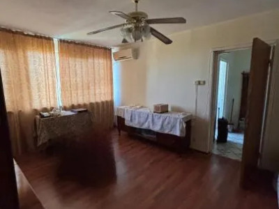 Apartament - 3 camere - semidecomandat -Constantin Brancoveanu 