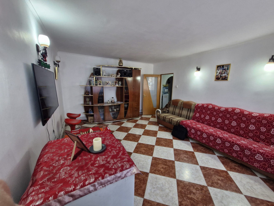 Apartament 4 camere-decomandat-zona Vitan