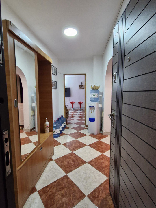 Apartament 4 camere-decomandat-zona Vitan