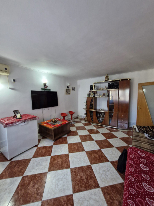 Apartament 4 camere-decomandat-zona Vitan