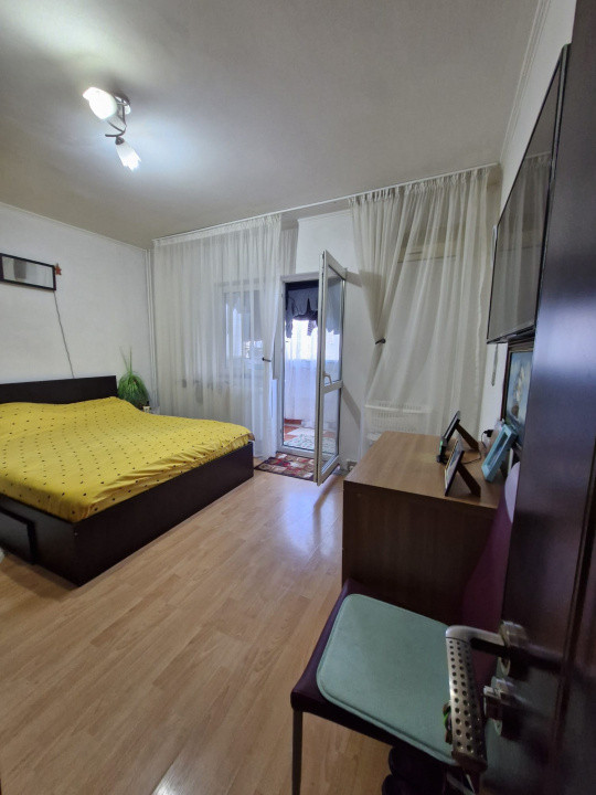 Apartament 4 camere-decomandat-zona Vitan