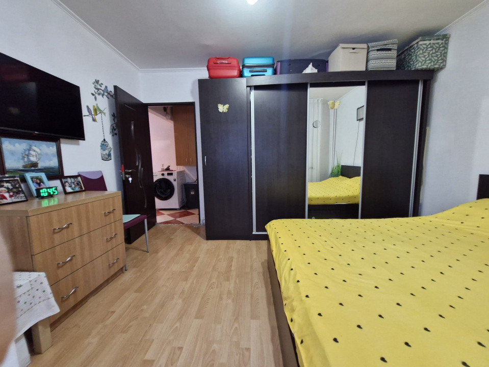 Apartament 4 camere-decomandat-zona Vitan