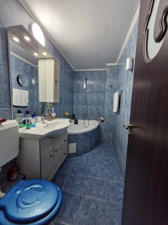 Apartament 4 camere-decomandat-zona Vitan