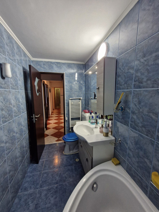 Apartament 4 camere-decomandat-zona Vitan