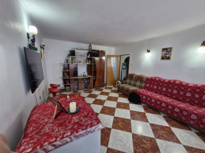 Apartament 4 camere-decomandat-zona Vitan