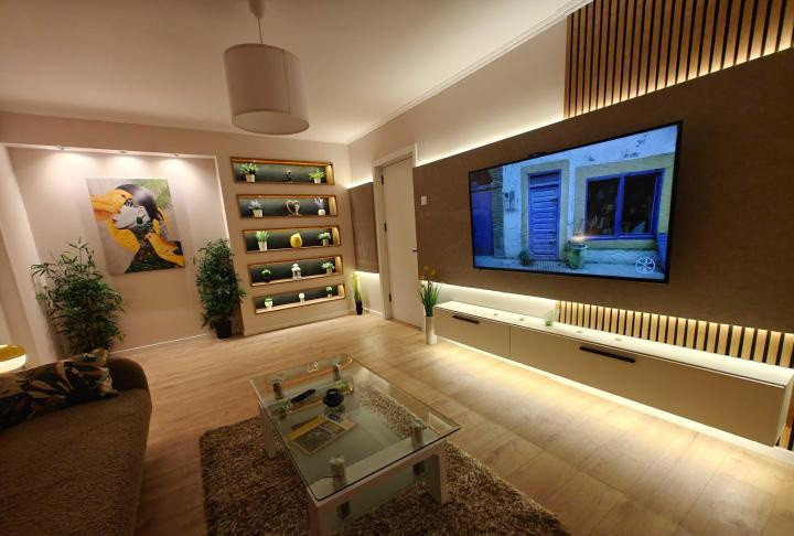 Apartament - 2 camere - decomandat - Tineretului 