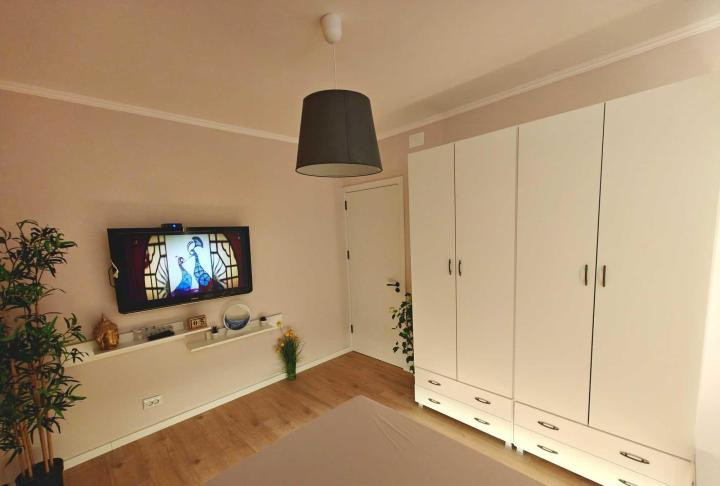 Apartament - 2 camere - decomandat - Tineretului 