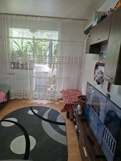 Apartament 3 camere Piata Progresul, centrala proprie