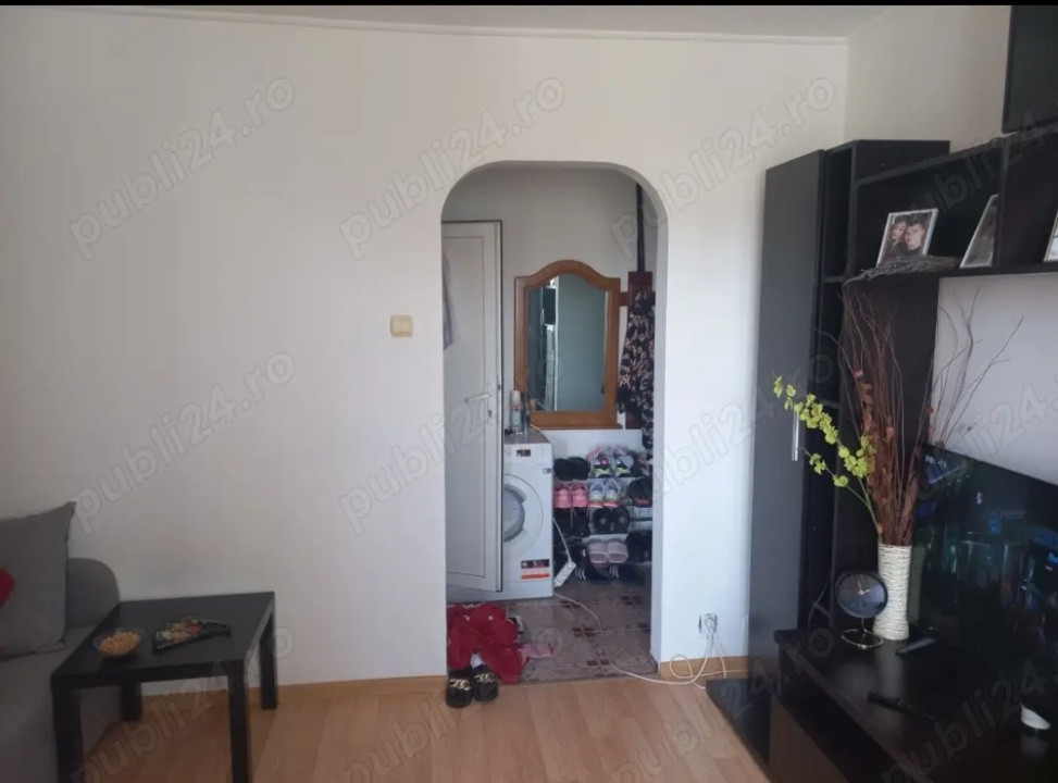 Garsoniera de vanzare - zona Auchan TItan