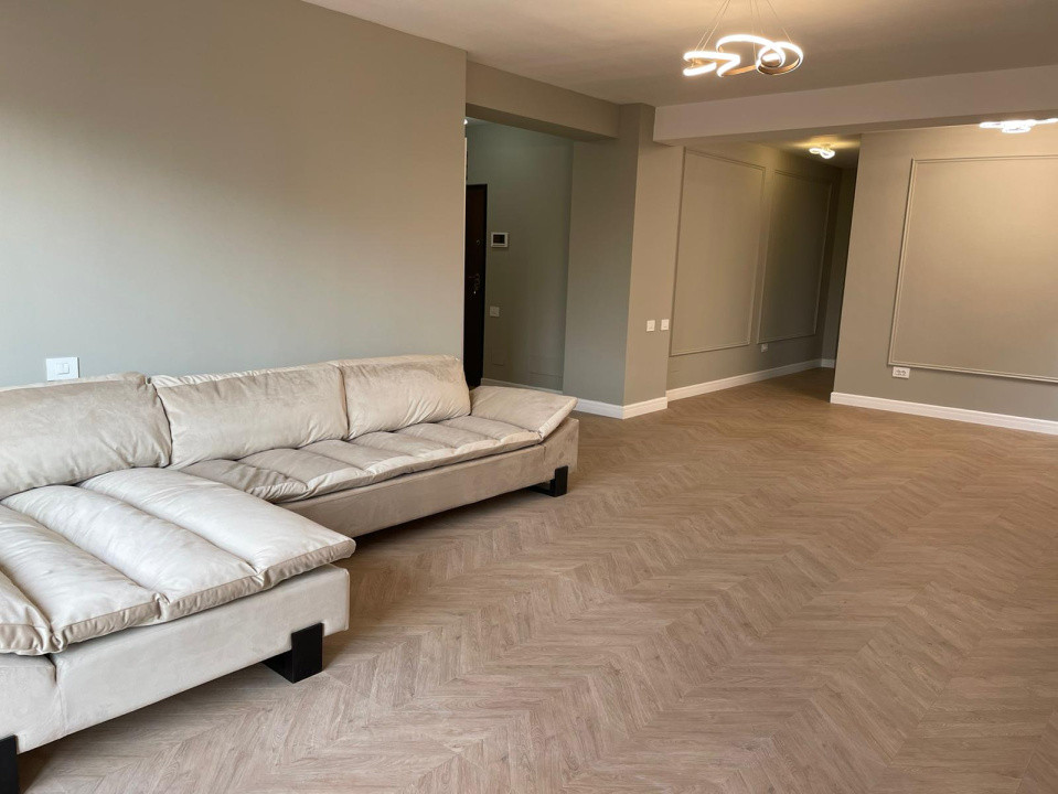 Apartament 8 camere-decomandat-zona Arcul de Triumf