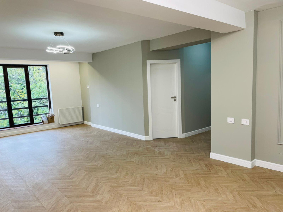 Apartament 8 camere-decomandat-zona Arcul de Triumf