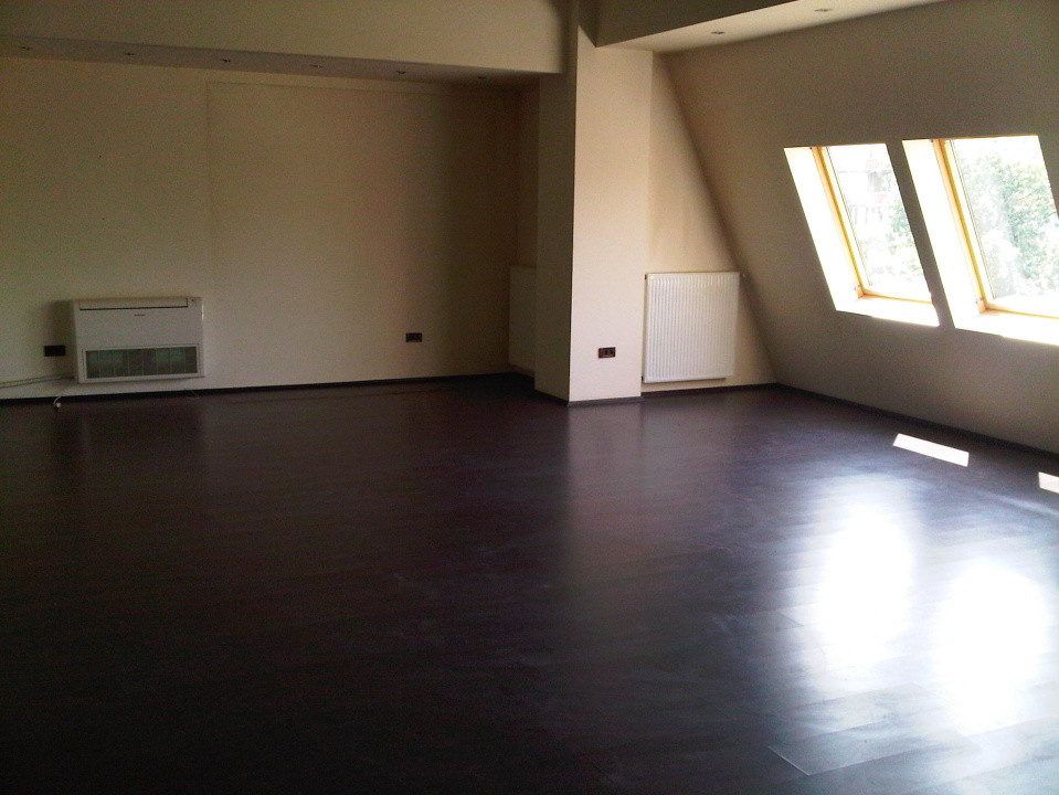 Apartament 8 camere-decomandat-zona Arcul de Triumf