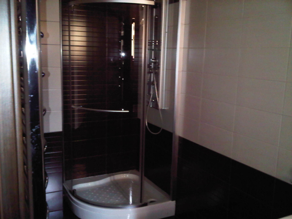 Apartament 8 camere-decomandat-zona Arcul de Triumf